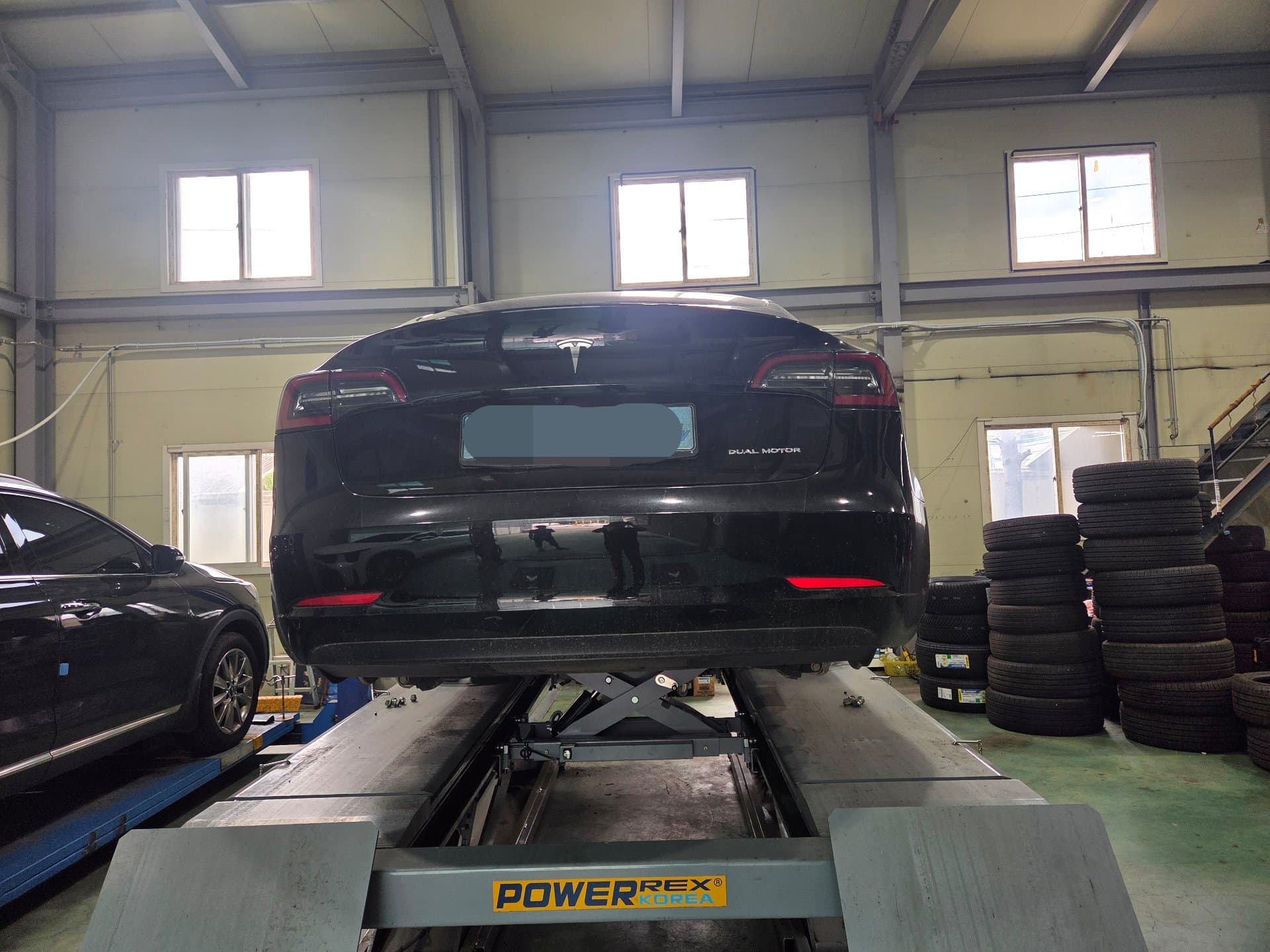 수원 타이어 교체 테슬라 235/45R18